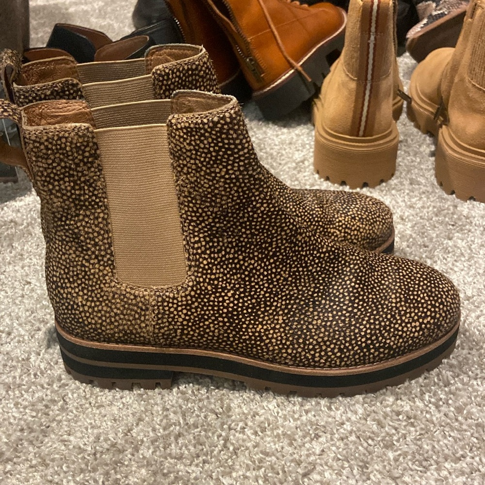 Madewell The Citywalk Lugsole Chelsea Boot in Calf Hair Size 6.5 Like New